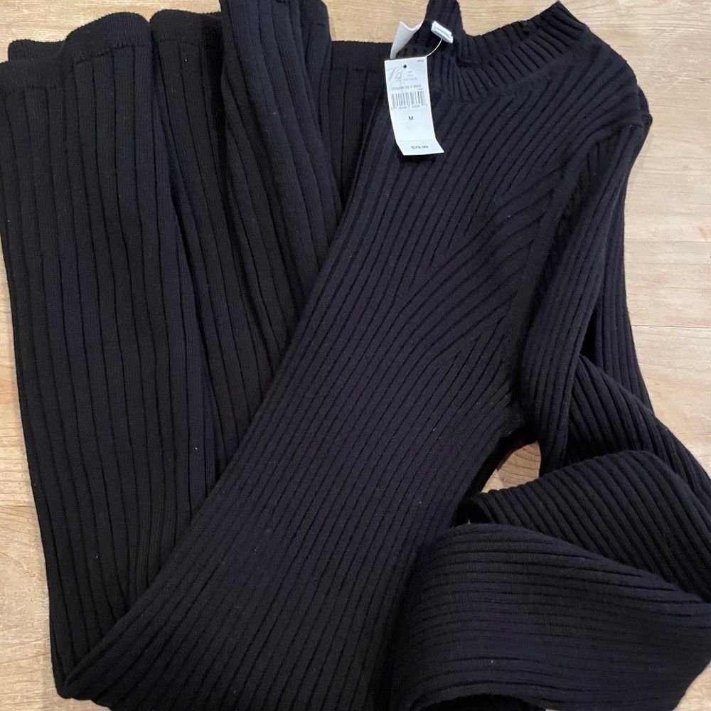 NWT Women’s Gap Black Ribbed 💯 cotton fit and flare dress capsule Versatile M
